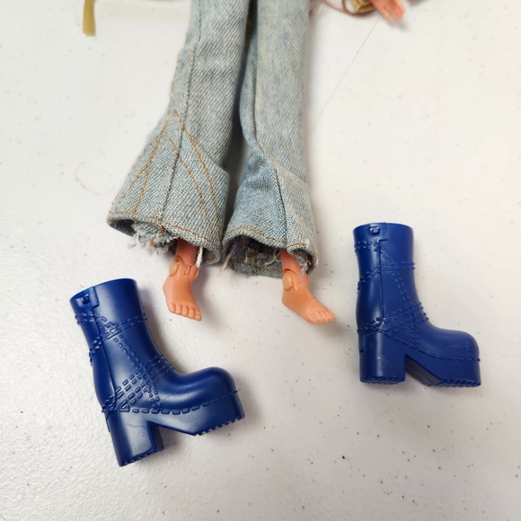 MGA Moxie Teens Tall Doll Clothes Parts Pieces - Picture 5 of 9